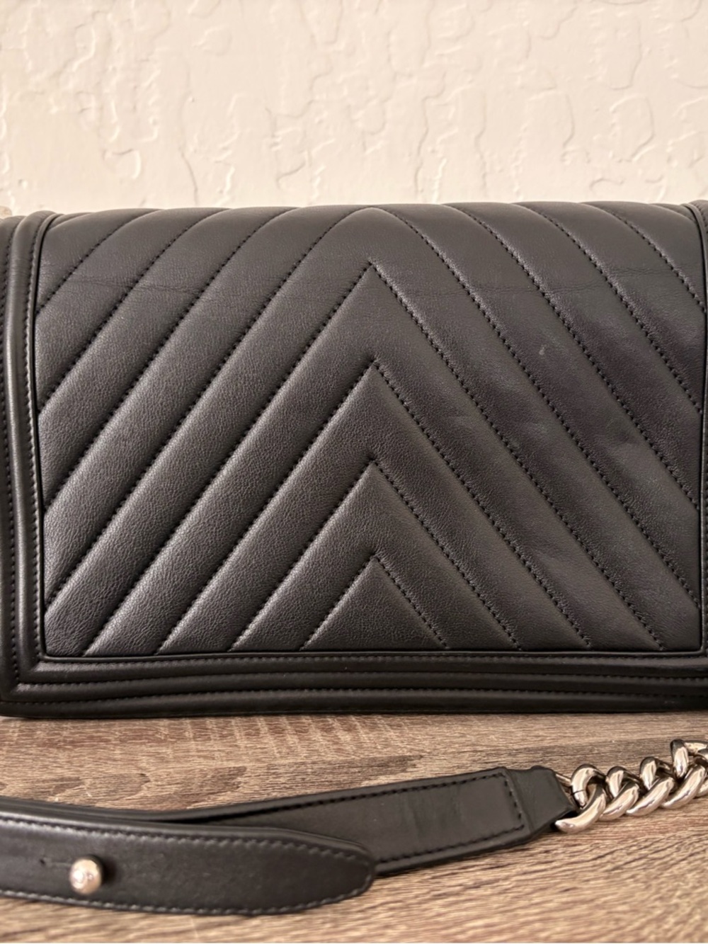 CHANEL Black Calfskin Chevron Boy Bag with Silver Hardware and Gourmette Chain - Picture 4 of 13